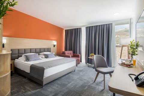 Double Deluxe Room | Minibar, in-room safe, desk, laptop workspace