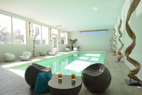 Indoor pool, free cabanas, sun loungers