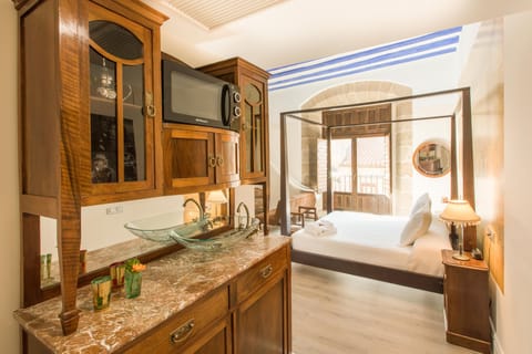 Junior Studio Suite, Kitchenette | Private kitchenette