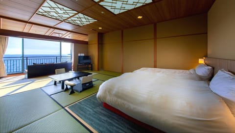 Japanese Style Room Premium | In-room safe, bed sheets