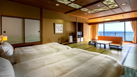 Japanese Style Room Premium | In-room safe, bed sheets