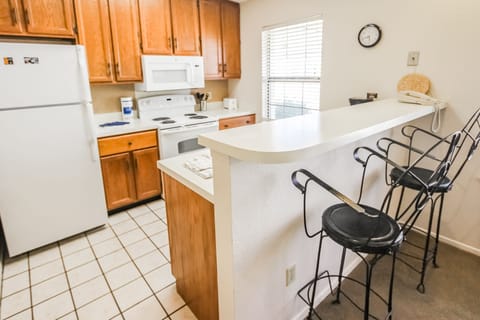 Room, 2 Bedrooms, Non Smoking | Private kitchen | Fridge, microwave, oven, stovetop