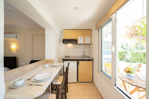 Studio | Private kitchenette | Fridge, stovetop, electric kettle, toaster