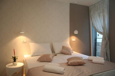 Double Room | Premium bedding, in-room safe, desk, laptop workspace