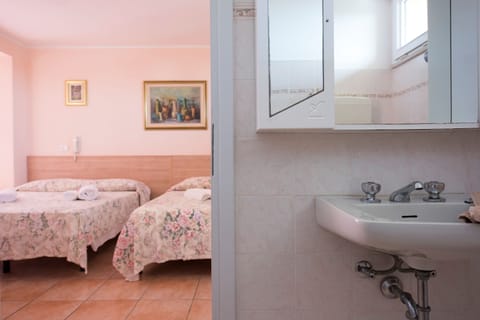 Triple Room | Bathroom | Shower, hair dryer, towels