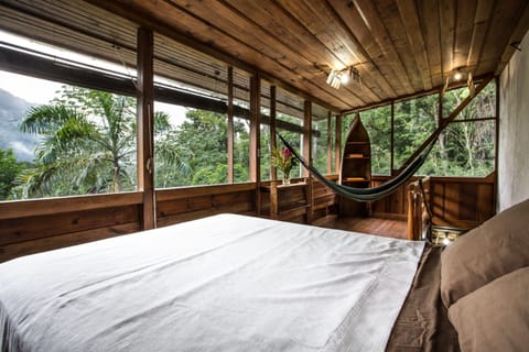 Beauty View Cabin | Premium bedding, in-room safe, individually decorated