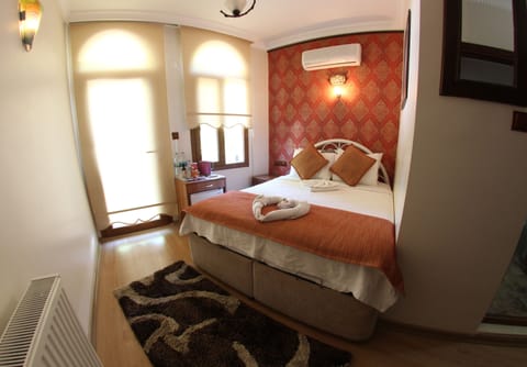 Deluxe Double Room | Minibar, desk, soundproofing, free WiFi