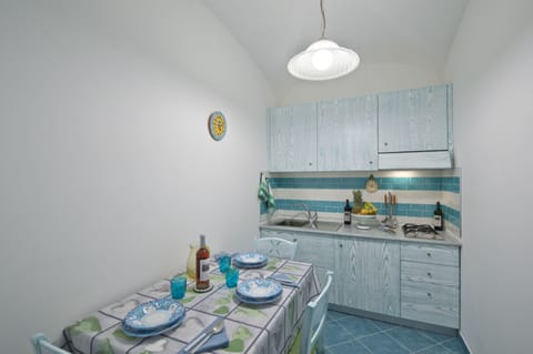 Comfort Studio, 1 Bedroom, Ocean View | Private kitchenette | Electric kettle