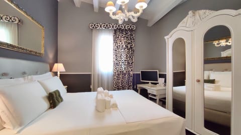 Standard Double Room, 1 Double Bed | Premium bedding, minibar, in-room safe, desk
