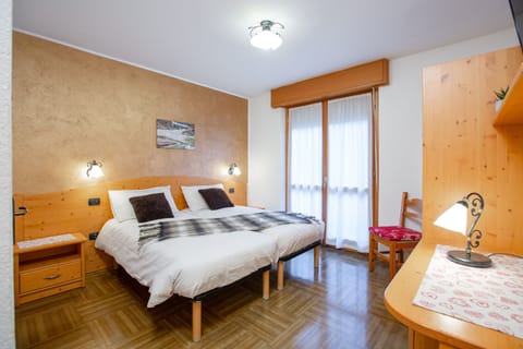Superior Double or Twin Room, Mountain View | In-room safe, desk, free WiFi, bed sheets