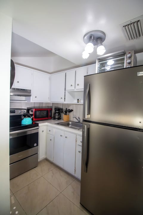 Apartment, 1 Bedroom | Private kitchen | Full-size fridge, microwave, stovetop, dishwasher