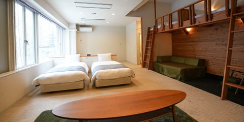 Suite | Premium bedding, desk, free WiFi