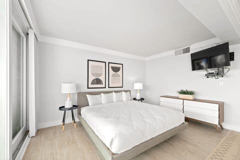 Executive Studio Suite, 1 King Bed, Balcony | Premium bedding, individually decorated, individually furnished, desk
