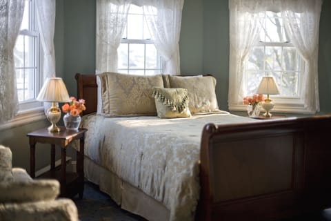 Standard Room | Premium bedding, blackout drapes, iron/ironing board, free WiFi