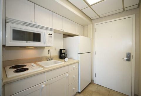 Ocean Front with Sitting | Private kitchenette | Fridge, microwave, stovetop, coffee/tea maker