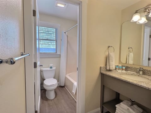 Signature Suite, Multiple Beds, Ocean View | Bathroom | Combined shower/tub, free toiletries, hair dryer, towels