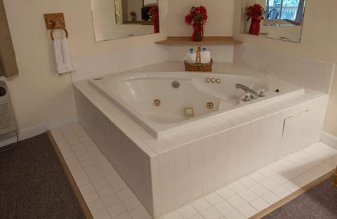 Room, 1 King Bed, Jetted Tub | Jetted tub