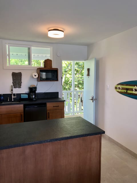 Deluxe Room, 1 King Bed, Lanai, Ocean View, Top Floor | Private kitchenette | Mini-fridge, microwave, coffee/tea maker, electric kettle