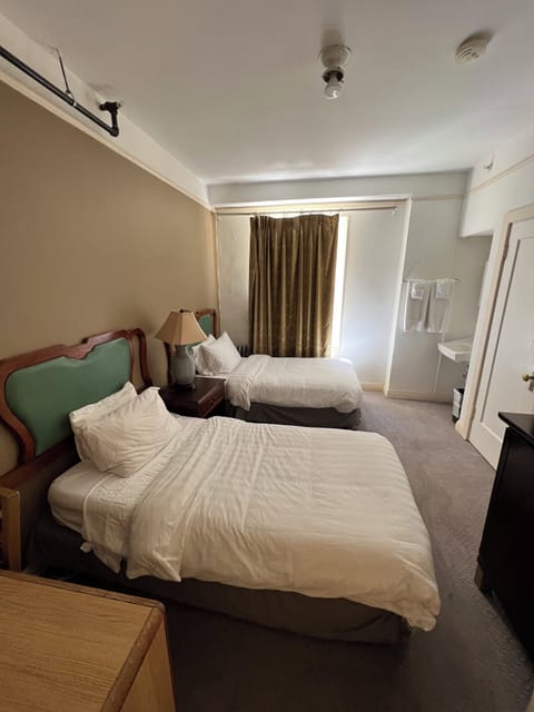 Basic Room, 2 Twin Beds, Shared Bathroom | Desk, iron/ironing board, free WiFi, bed sheets