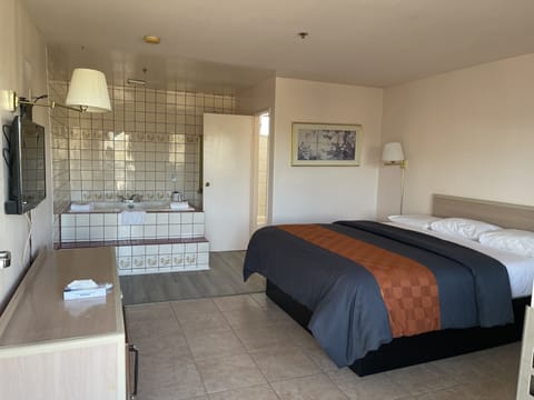 Jacuzzi Room Non Smoking | Premium bedding, free WiFi, bed sheets, wheelchair access