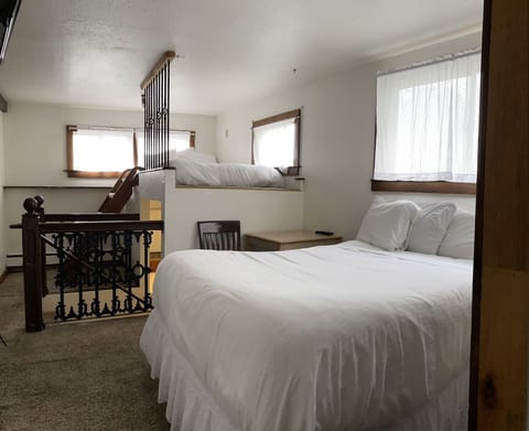 Superior Studio, 1 Queen Bed, Kitchen | Blackout drapes, free WiFi, bed sheets