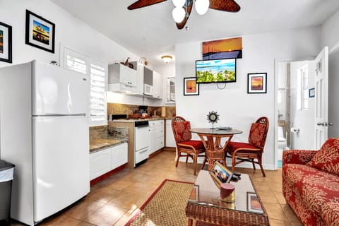 Grand Room | Private kitchen | Microwave, stovetop, coffee/tea maker, toaster