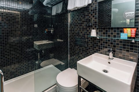 Small Double | Bathroom | Shower, rainfall showerhead, free toiletries, hair dryer