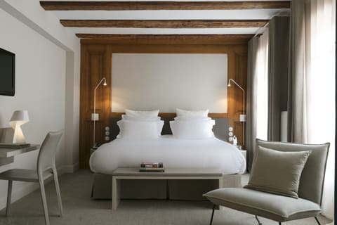 Charm Room | Premium bedding, minibar, in-room safe, individually decorated