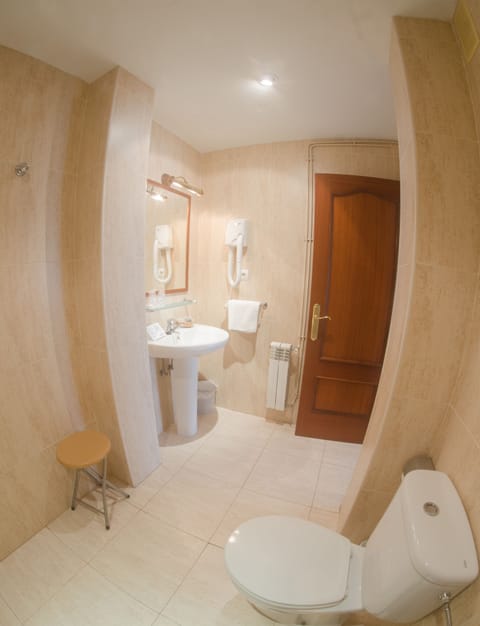 Standard Double Room | Bathroom | Hair dryer, towels