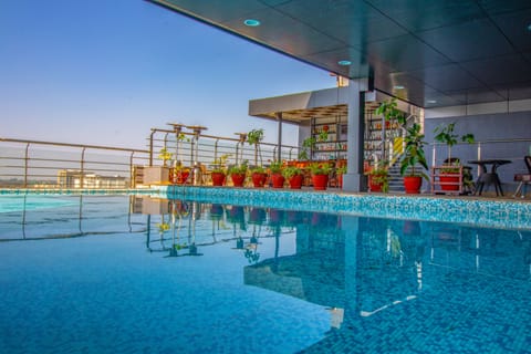 Outdoor pool, pool umbrellas, sun loungers