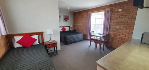 Twin Room, Multiple Beds | Premium bedding, laptop workspace, iron/ironing board, free WiFi