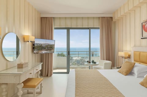 Executive Suite, Sea View | In-room safe, desk, free WiFi, bed sheets