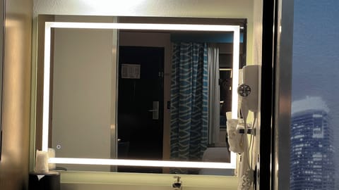 Hypo-allergenic bedding, iron/ironing board, free WiFi, bed sheets