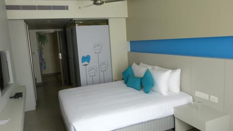 Superior Double or Twin Room, 1 Bedroom | Minibar, in-room safe, desk, soundproofing