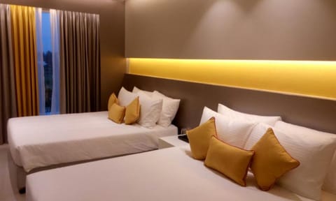 Superior Double or Twin Room, 1 Bedroom | Minibar, in-room safe, desk, soundproofing