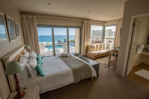 Double Room with Sea & Pool View  | Room amenity