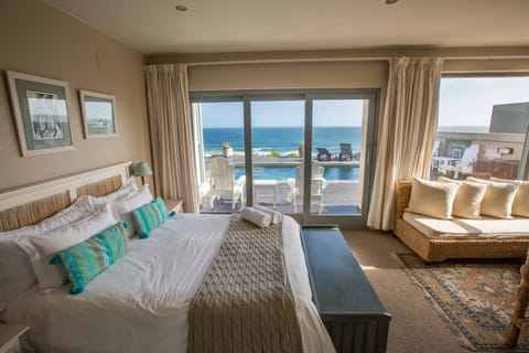 Double Room with Sea & Pool View  | Hypo-allergenic bedding, individually decorated, free WiFi, bed sheets