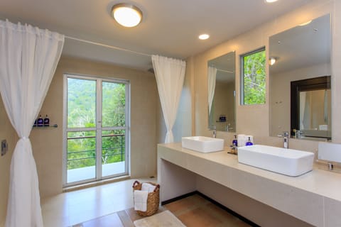 Luxury Villa, 3 Bedrooms, Private Pool, Ocean View | Bathroom | Designer toiletries, hair dryer, bathrobes, towels