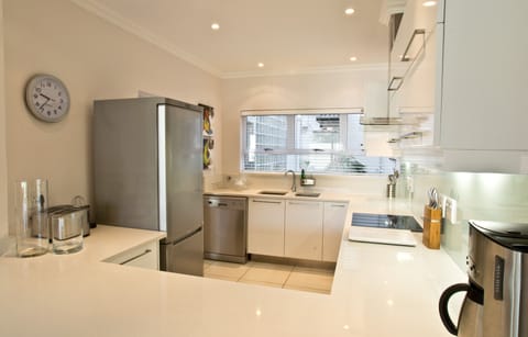 D3 Sea Lodge  | Private kitchen | Full-size fridge, microwave, oven, stovetop