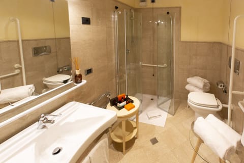 Classic Double Room, Balcony | Bathroom | Free toiletries, hair dryer, bathrobes, slippers