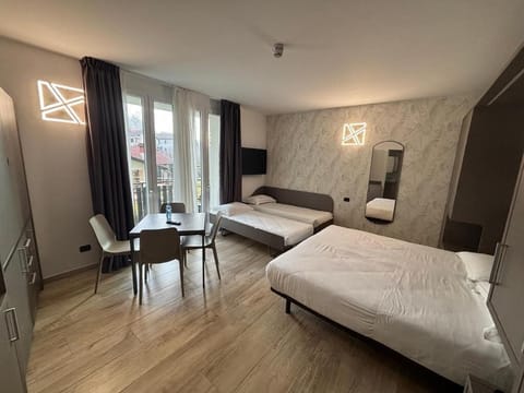 Premium bedding, down comforters, in-room safe, desk