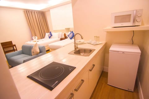 Family Suite Bay View | In-room safe, desk, free WiFi, bed sheets