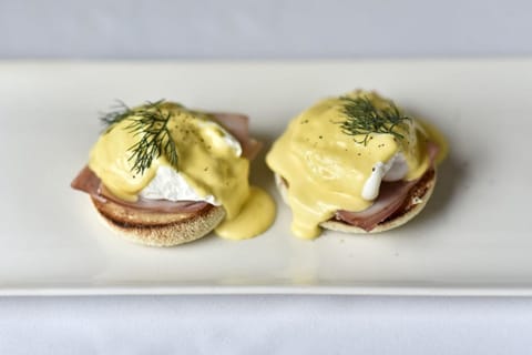 Daily full breakfast (GBP 10.95 per person)