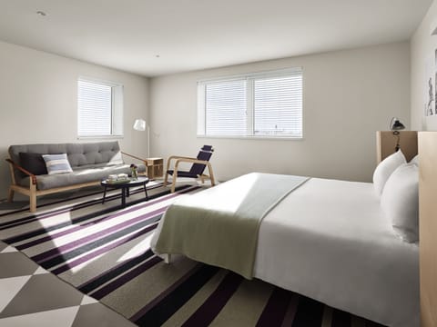 Studio Suite | Premium bedding, down comforters, pillowtop beds, in-room safe
