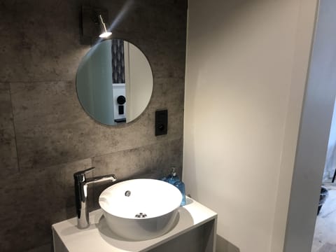 Superior Double Room | Bathroom | Hair dryer, towels, soap, shampoo