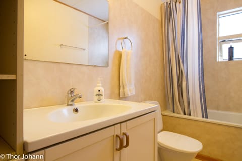 Double or Twin Room, Shared Bathroom | Bathroom | Shower, free toiletries, towels