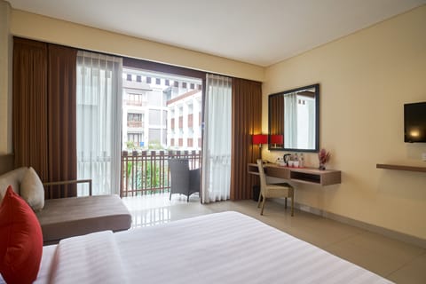 Deluxe Upper Floor Room, Double Bed with Pool View | Balcony view