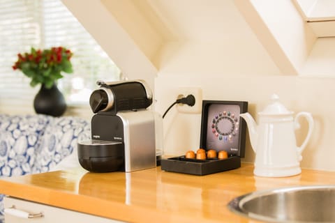 Deluxe Suite, 1 King Bed | Private kitchenette | Fridge, microwave, espresso maker, coffee/tea maker