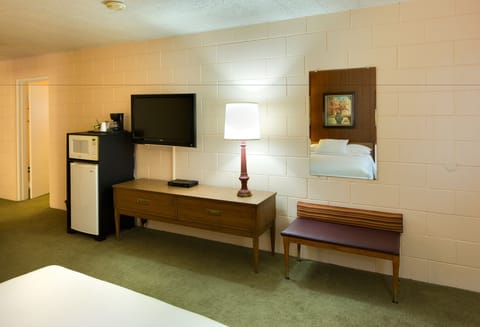 Classic Route 66 Four Bed Suite | Premium bedding, desk, soundproofing, free WiFi