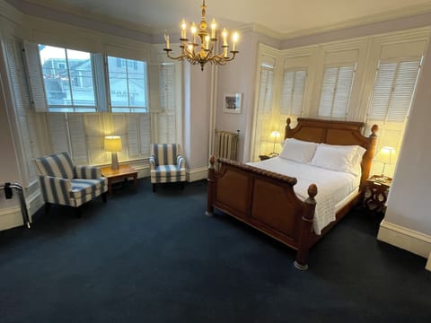 Deluxe Room, 1 Queen Bed | Premium bedding, individually decorated, individually furnished